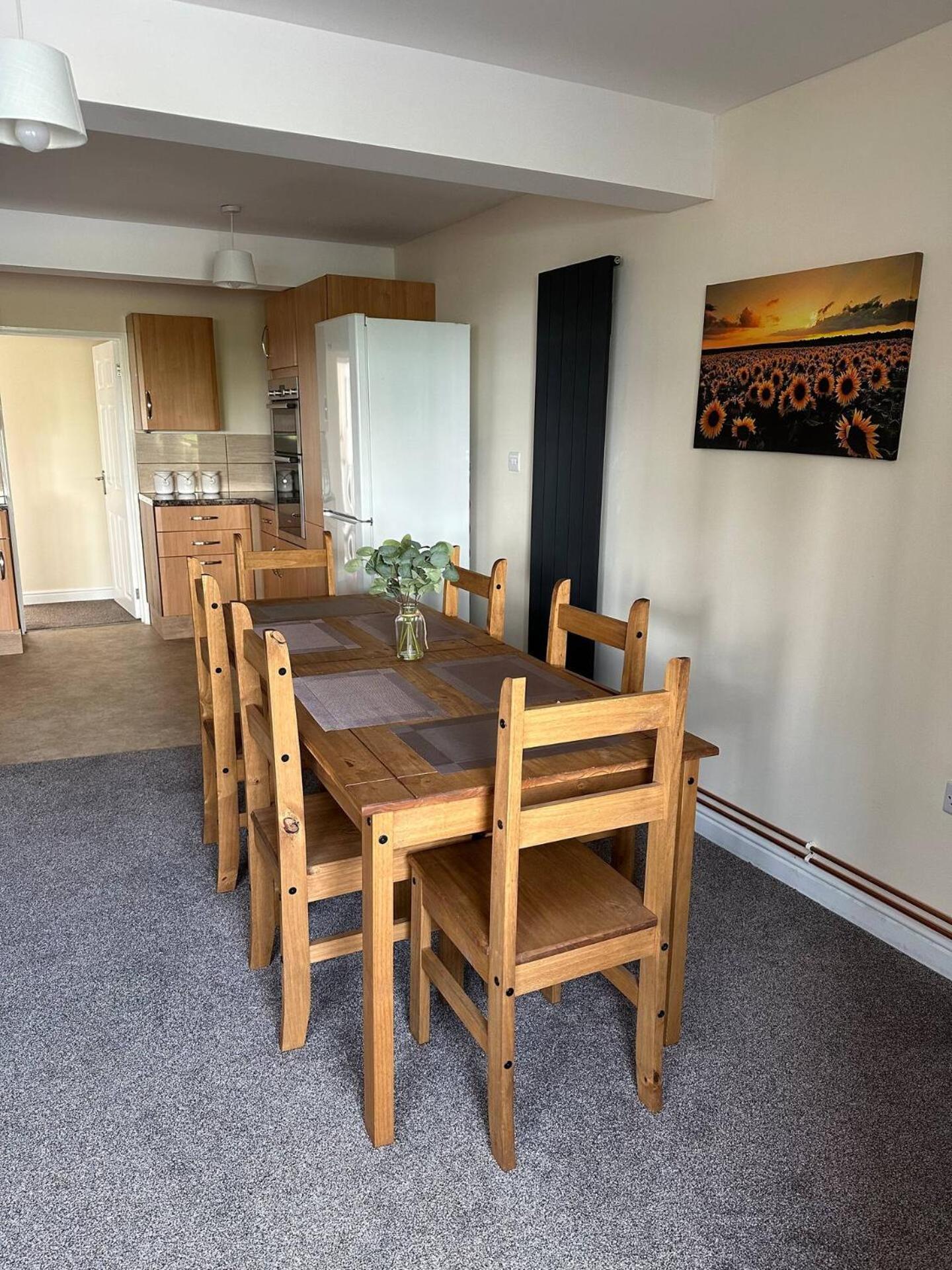 Yellow Sunflowers Flat In Stroud Stroud  Extérieur photo